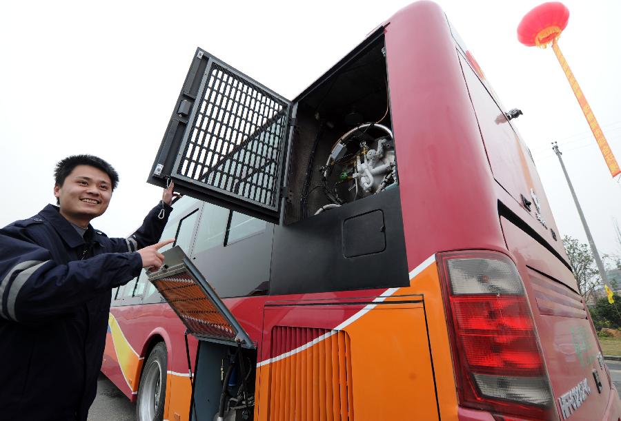 #(社會(huì))(3)廣西首批天然氣公交車投入運(yùn)營(yíng)