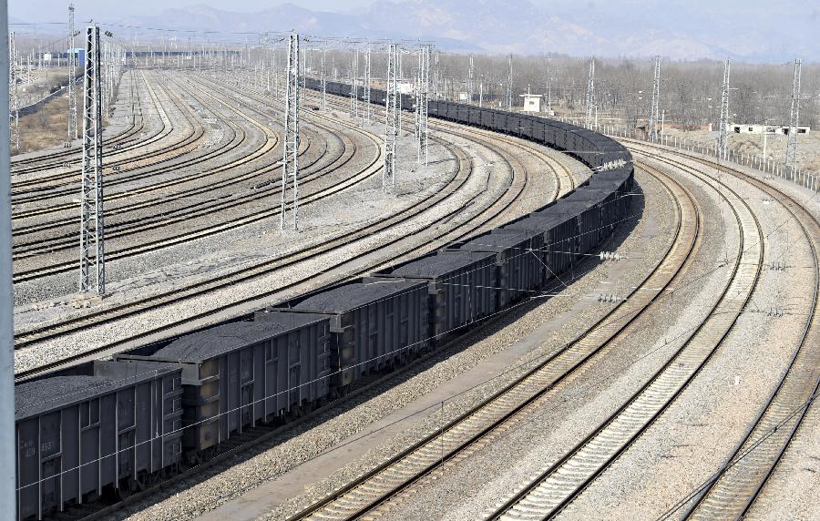 #（經(jīng)濟(jì)）中國(guó)煤炭運(yùn)輸大動(dòng)脈大秦鐵路煤炭運(yùn)量日均125萬噸以上力保春節(jié)期間電煤需求