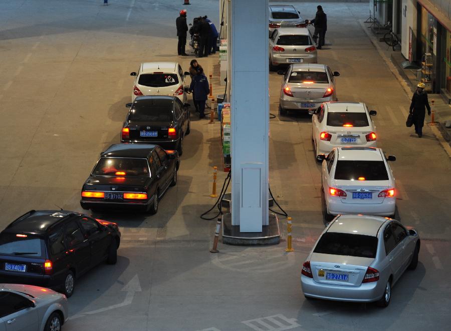 #(經(jīng)濟(jì))(4)發(fā)改委:汽柴油價(jià)格3月20日零時(shí)起每噸上漲600元