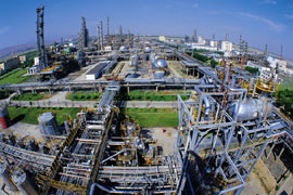 建設(shè)大型現(xiàn)代化煉廠